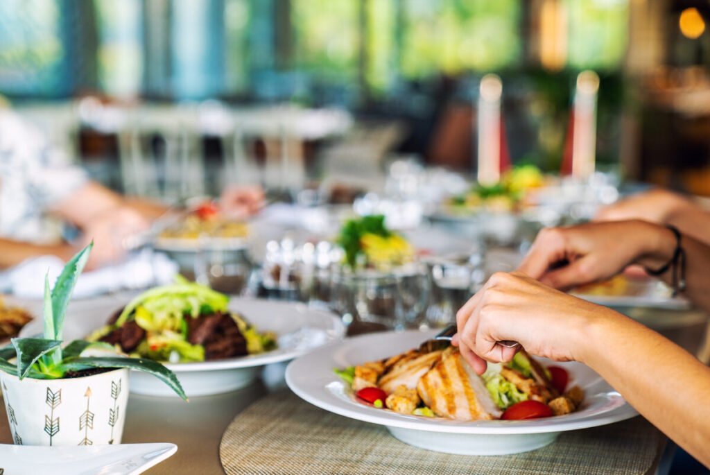 The Ultimate Guide to Dining in Lake Hills: Westlake’s Best Restaurants, Cafés, and Hidden Foodie Gems